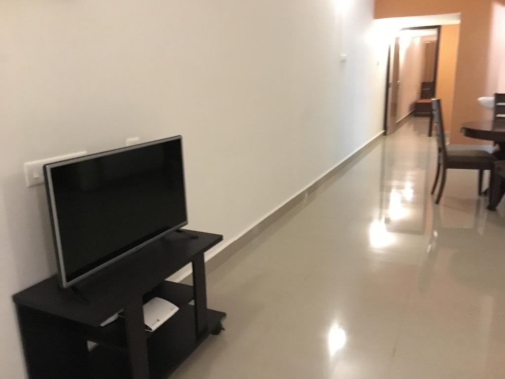 Jyothi Suites Tiruchirappalli Экстерьер фото